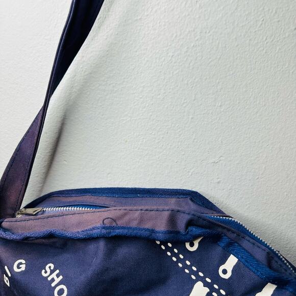 Vintage BIG SHOE BY IMPERIAL Blue Red White Shoe Detail Zip Up Gym Travel Bag - Picture 8 of 12